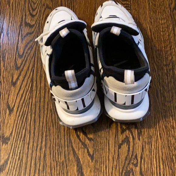 Shoes - Picture 3 of 4